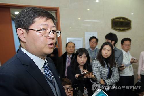 더불어민주당 김홍걸 국민통합위원장은 31일 반기문 유엔 사무총장의 대선 출마 가능성에 대해 “저는 그 분이 (대선에) 나올 가능성이, 그리고 나오더라도 완주할 가능성이 아주 적다"고 전망해 눈길을 끌었다.(자료사진=연합뉴스)