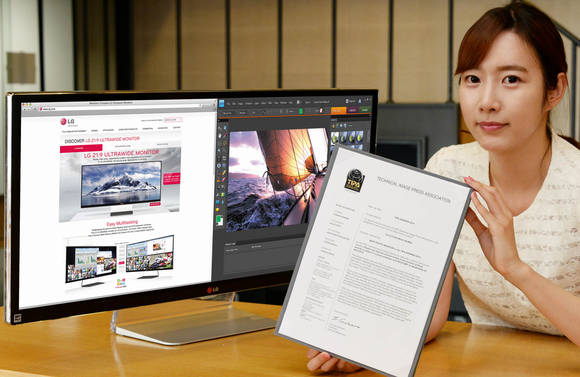 ‘2014 TIPA 어워드’에서 ‘베스트 포토 모니터’로 선정된 LG전자 시네뷰 모니터 34UM95(사진 제공: LG전자)