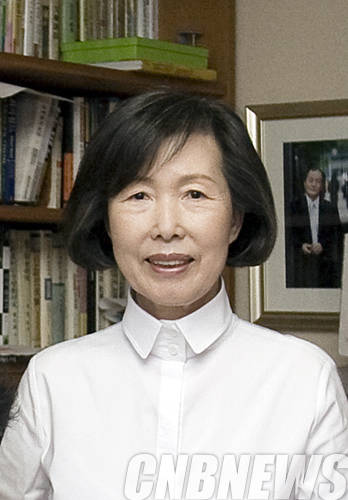 김초혜 시인.(사진=시공미디어)