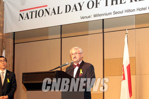 14일 저녁 서울 중구 남대문로 밀레니엄 서울 힐튼 그랜드볼륨에서 진행된 폴란드 국경일인 제헌절 기념식에 함께한 크쉬슈토프 이그나치 마이카(KRZYSZTOF IGNACY MAJKA) 주한폴란드대사가 국경일에 대한 의미를 참석자들에게 설명하고 있다.(사진=왕진오 기자)