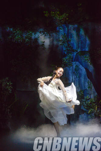 배비장전, 애랑의 유혹 장면.(사진=정동극장)