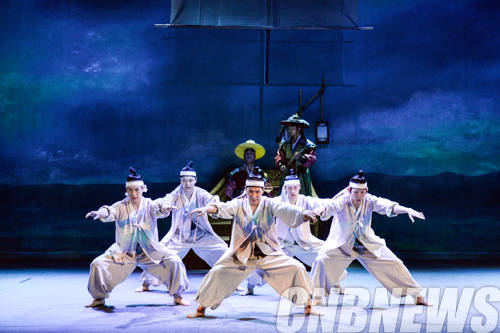 배비장전, '제주행 뱃길' 공연모습.(사진=정동극장)