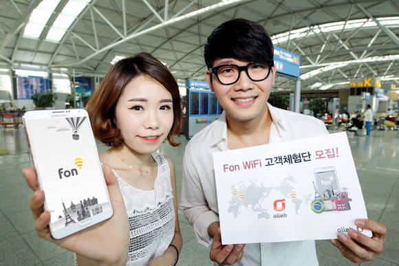 KT가 폰(Fon) 사와 국내 최초로 독점 제휴 계약을 체결해, 국내 통신사 중 유일하게 전세계 폰 와이파이 네트워크를 자유롭게 이용할 수 있는 혜택을 제공한다(사진 제공: KT)