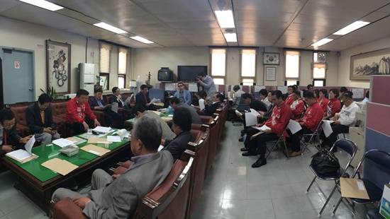 강세창 의정부시장 후보가 26일 기자회견을 통해 공약과 정책 기조 등을 설명하고 있다.