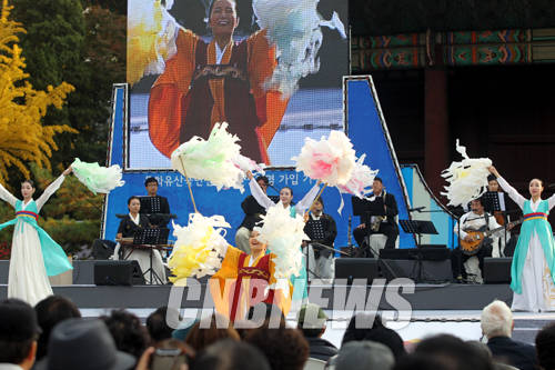 2013년 덕수궁에서 진행된 문화유산국민신탁 사은의 날 공연 모습.(사진=왕진오 기자)