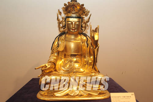 마이아트옥션이 도난문화재 추정 작품이라고 밝힌 '목조관음보살좌상'.(사진=왕진오 기자)