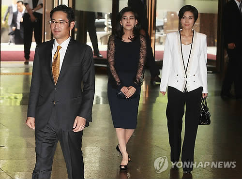 '2012 호암상 시상식'에 참석한 이재용 부회장(왼쪽부터), 이부진 호텔신라 사장, 이서현 삼성에버랜드 사장(사진: 연합뉴스)