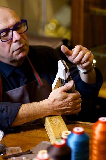 구찌(GUCCI),신세계 영등포점서 '인터로킹 컬렉션' 제작 시연