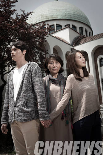 연극 '현자(賢者)나탄' 출연진.