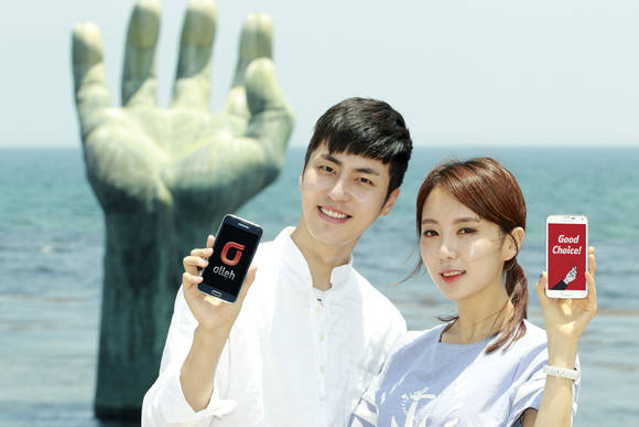 경상북도 포항시 호미곶에서 KT 모델들이 전국에서 즐길 수 있는 KT 광대역 LTE-A 서비스의 우수성을 알리고 있다(사진 제공: KT)