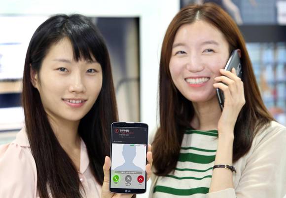 LG유플러스가 캠프모바일의 스팸, 보이스 피싱, 스미싱 차단 서비스 ‘후스콜’ 서비스를 Uwa에 탑재한다(사진 제공: LG유플러스)