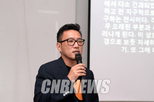 지난 6월 12일 대학로 예술가의집에서 진행된 2014베니스비엔날레 건축전 황금사자상 수상 기념 귀국 보고회에 함께한 조민석 건축가.(사진=왕진오 기자)