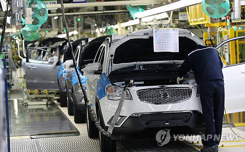 쌍용차 공장의 자동차 조립라인(사진: 연합뉴스)