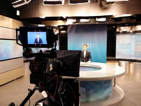 홍철호 새누리당 후보가 29일 밤 10시에 방송될 CJ헬로TV 연설을 녹화하면서 '김포성공시대 견인하겠다'고 말하고 있다.