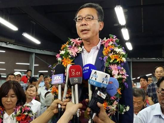 김포시 국회의원으로 당선된 홍철호 후보