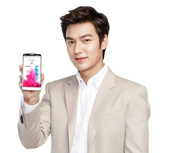 LG전자 중국 모델인 한류스타 이민호 씨가 G3를 들고 포즈를 취하고 있다(사진 제공: LG전자)