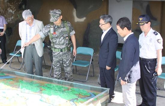 김포경찰서(총경 윤승영)에 새로이 서장으로 내정된 윤승영 서장은 11일 애기봉 등 서북부 최전방 지역 군부대 및 마을 등을 방문했다.