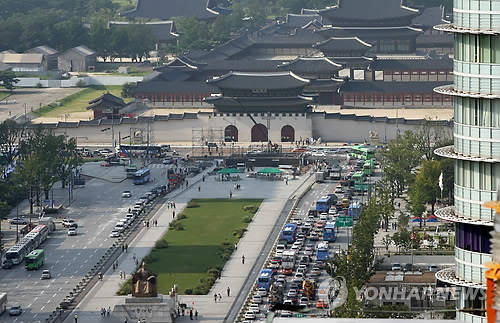 시복 미사 준비가 한창인 서울 광화문광장. 2014.8.12.(사진: 연합뉴스)