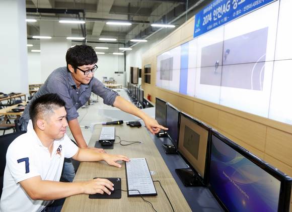 SK텔레콤이 인천아시안게임 IT인프라 구축을 마치고 최종점검을 진행중이다(사진 제공: SK텔레콤)