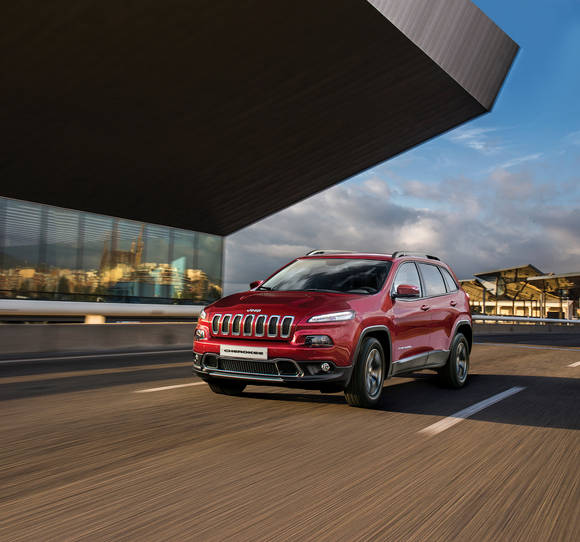 최고의 중형 프리미엄 SUV ‘올-뉴 체로키’(사진 제공: 크라이슬러코리아)