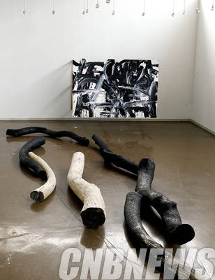 우종택의 회화 프로젝트 긋다 설치 전경.