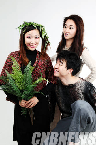 사회적 약자로 살아가는 현대인의 모습을 은유적으로 표현하고 있는 연극 <늑대는 눈알부터 자란다>가 오는 9월 11일부터 대학로 예술공간 서울 무대에 오른다.(사진= 한강아트컴퍼니)