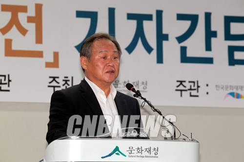 2일 서울 고궁박물관에서 진행된 '궁중문화축전'설명회에 함께한 문화재청 김원기 활용국장이 축전에 대해 설명하고 있다.(사진=왕진오 기자)