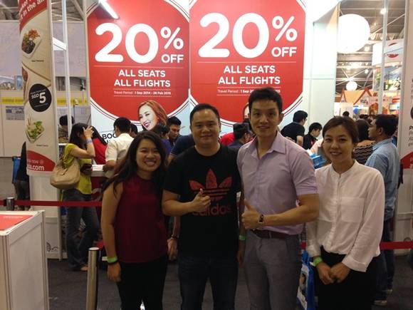 좌측 두번째: 에어아시아고 제너럴 매니저 데런 고(Darren Goh)