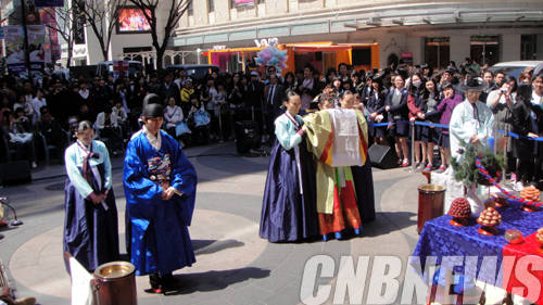 '인사동 남인사마당에서 펼쳐진 전통혼례재현 현장'.(사진=한국문화재재단)