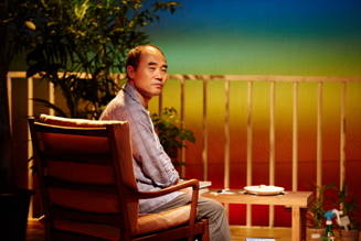 연극 '슬픈연극'에 출연하고 있는 배우 강신일.(사진=이다엔터테인먼트)