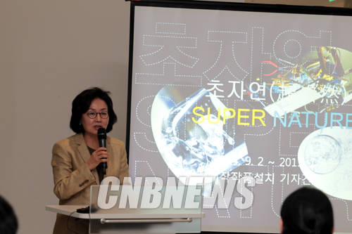 16일 오후 서울 소격동 국립현대미술관 서울관 제6전시실에서 '초자연'전 언론설명회가 열렸다. 이날 정형민 국립현대미술관 관장이 전시에 대해 설명하고 있다.(사진=왕진오 기자)