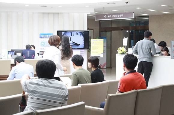 건강검진을 받기 위해 건협 부산센터를 방문한 내원자들 모습. (사진제공=건협 부산센터)