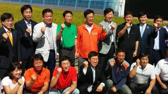 최성 고양시장, 돌풍피해 구산동 화훼농가로부터 감사패 받아