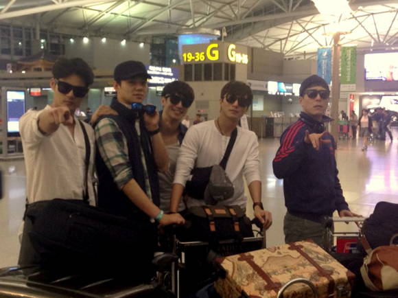 김수로프로젝트 5탄 음악극 '유럽블로그'팀이 앵콜공연을 앞두고 유럽으로 출국했다.(사진제공=아시아브릿지컨텐츠)