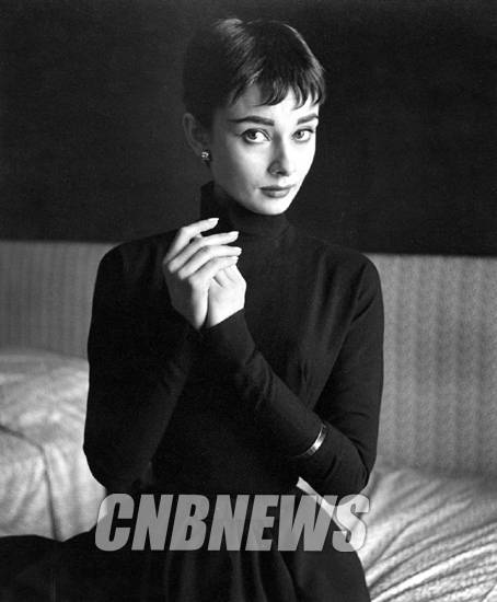 '오드리 햅번-뷰티 비욘드 뷰티'는 아름다움의 가치를 되새기는 전시다.(사진제공=리앤컴)