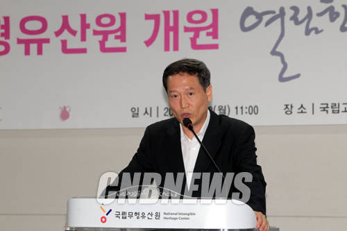 22일 서울 국립고궁박물관에서 국립무형유산원 개원 '열림마당' 설명회가 열렸다. 이날 함께한 김홍동 국립무형유산원 원장이 개원에 대한 설명을 하고 있다.(사진=왕진오 기자)