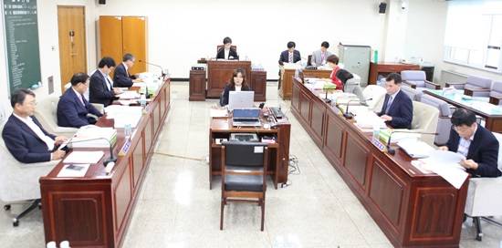고양시의회, 이윤승 위원장 필두로 2회 추가경정예산안 심사