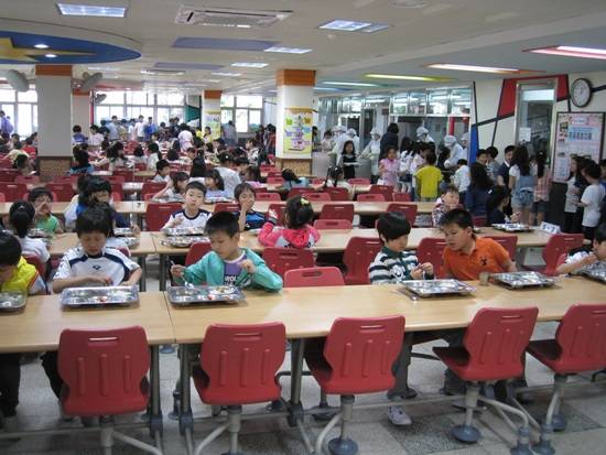 G마크·친환경 인증 우수농산물 학교급식으로 미래 싹들에게 훌륭한 자양분 공급