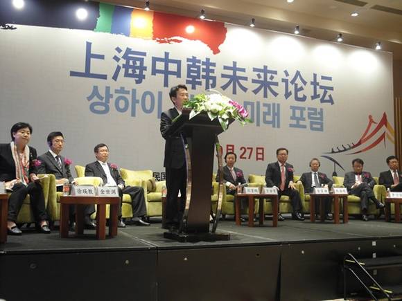 남경필 경기도지사가 27일 상하이 한.중 미래포럼에 참석해 양국의 공고한 우호협력에 대해 강조하며 기조연설을 하고 있다.(사진=경기도 제공)