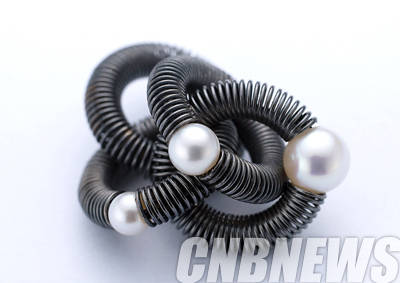 백자현, 'spring play'. spring and pearl.