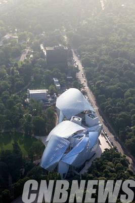 10월 27일 공식 개관을 앞둔 루이 비통 재단 미술관 전경.(사진=Iwan Baan for Fondation Louis Vuitton, 2014)