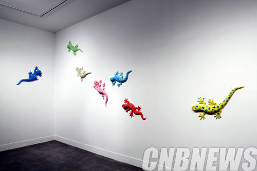 정찬부, 'Antibarometer'. 빨대, 혼합재료, 가변설치, 2012.