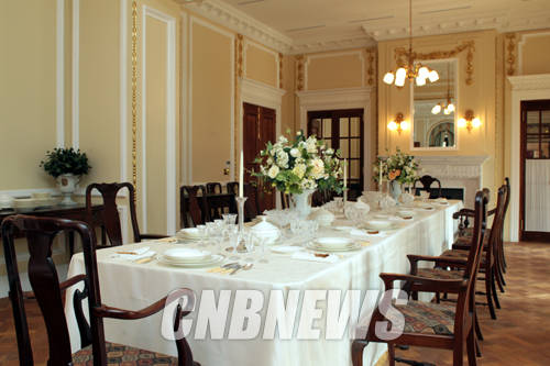 7일 정오 덕수궁내에 위치한 석조전 복원공사 완료 설명회가 열렸다. 이날 취재진에게 석조전에 마련된 대식당이 공개됐다.(사진=왕진오 기자)