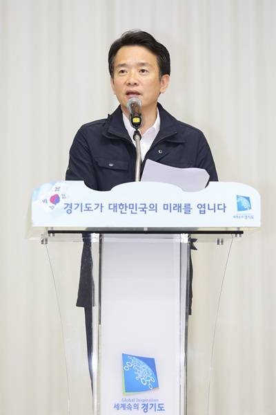 남경필 경기도지사가 7일 경기도청 제1회의실에서 열린 10월 월례조회에서 인사말과 'NEXT 경기'를 선언하고 있다.(사진=경기도 제공)