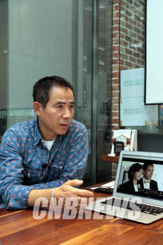 7일 오후 서울 광화문 폴바셋에서 '에브리 우먼 에브리 차일드, 액트 나우'전 설명회가 진행됐다. 이날 함께한 패션사진가 케이티 김이 작년 9월 뉴욕에서 열린 행사를 설명하고 있다.(사진=왕진오 기자)