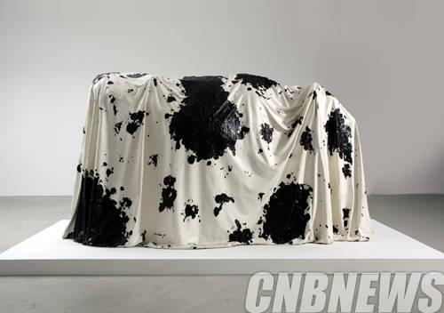 박문희, 'Some_Animal'. FRP, Acrylic on FRP, 94x265x141cm, 2009.