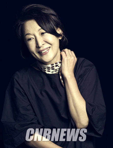 윤석화는 연극 '나는 너다'에서 연출을 맡았다.(사진제공=샘컴퍼니)