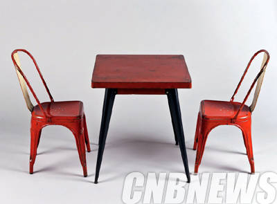 톨릭스 빈티지 의자 테이블.(이미지=서울옥션)