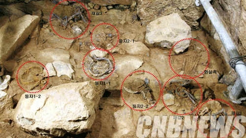 '1호 돌방무덤 내 마구류 출토상황'.(사진=문화재청)
