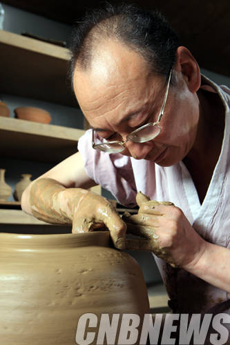 '신한균 사기장'.(사진=롯데갤러리)